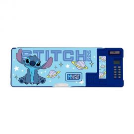 Κασετίνα Must Team Με Κομπιουτεράκι Stitch Blue Must Team | Τσάντες - Κασετίνες στο MarkCenter